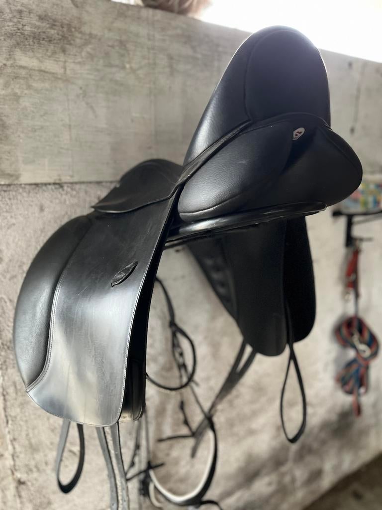 Arena Dressuurzadel 18 inch, Dieren en Toebehoren, Paarden en Pony's | Zadels, Ophalen, Zo goed als nieuw, Dressuur