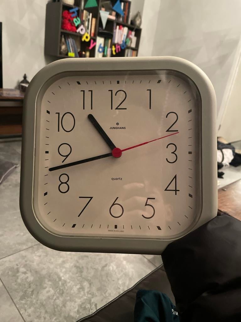 Junghans Quartz Wandklok - Made in Holland, Ophalen of Verzenden, Zo goed als nieuw, Analoog, Wandklok