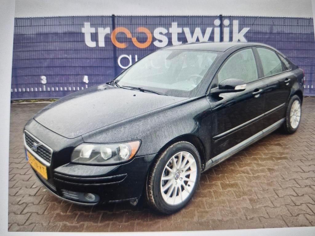 Volvo S40 1.8 2006 Zwart, Auto's, Voorwielaandrijving, 125 pk, Zwart, 4 cilinders