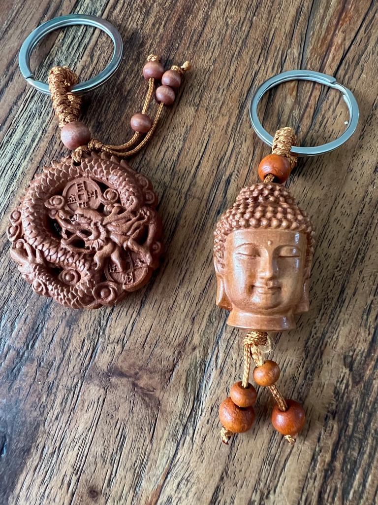 Mooie boeddha draak houtsnijwerk sleutelhanger hout oosters, Verburgt Vintage, Overige typen, Nieuw, Ophalen of Verzenden