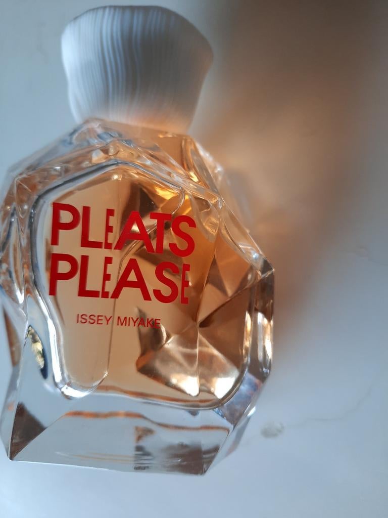 Issey Miyake Pleats Please, Verzamelen, Parfumverzamelingen, Ophalen of Verzenden, Parfumfles