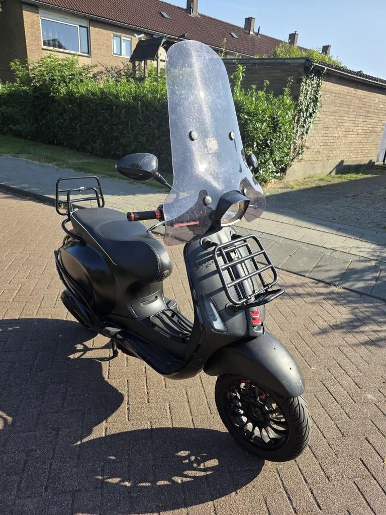 Vespa sprint snor bj 2014, Fietsen en Brommers, Scooters | Vespa, Ophalen, Gebruikt, Overige modellen, Benzine