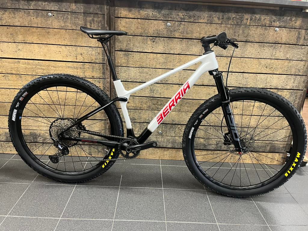 Berria Bravo 2.0,  XT en SID, maat M, Ophalen of Verzenden, Zo goed als nieuw, Overige merken