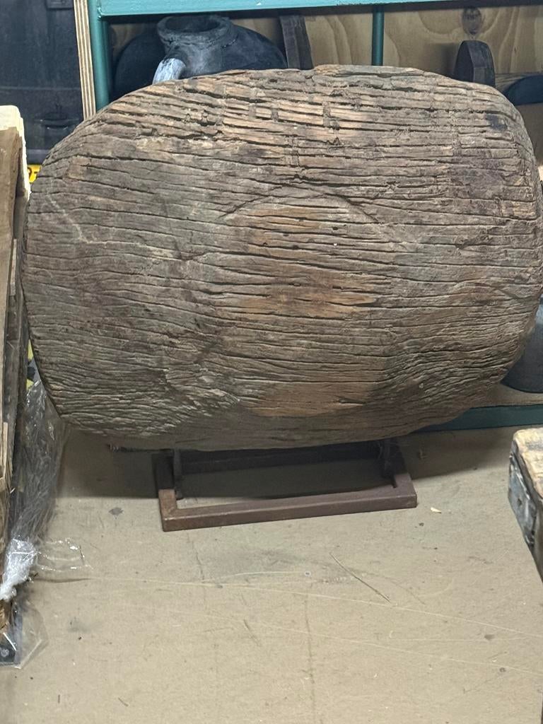 Oud robuust houten wiel op statief stoer sober landelijk, Huis en Inrichting, .., Gebruikt, .., Ophalen