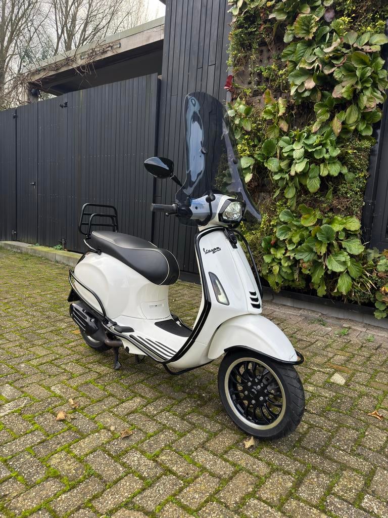 Vespa Sprint Full Option - 2500km, Fietsen en Brommers, Scooters | Vespa, Ophalen, Maximaal 45 km/u, Vespa S, Zo goed als nieuw
