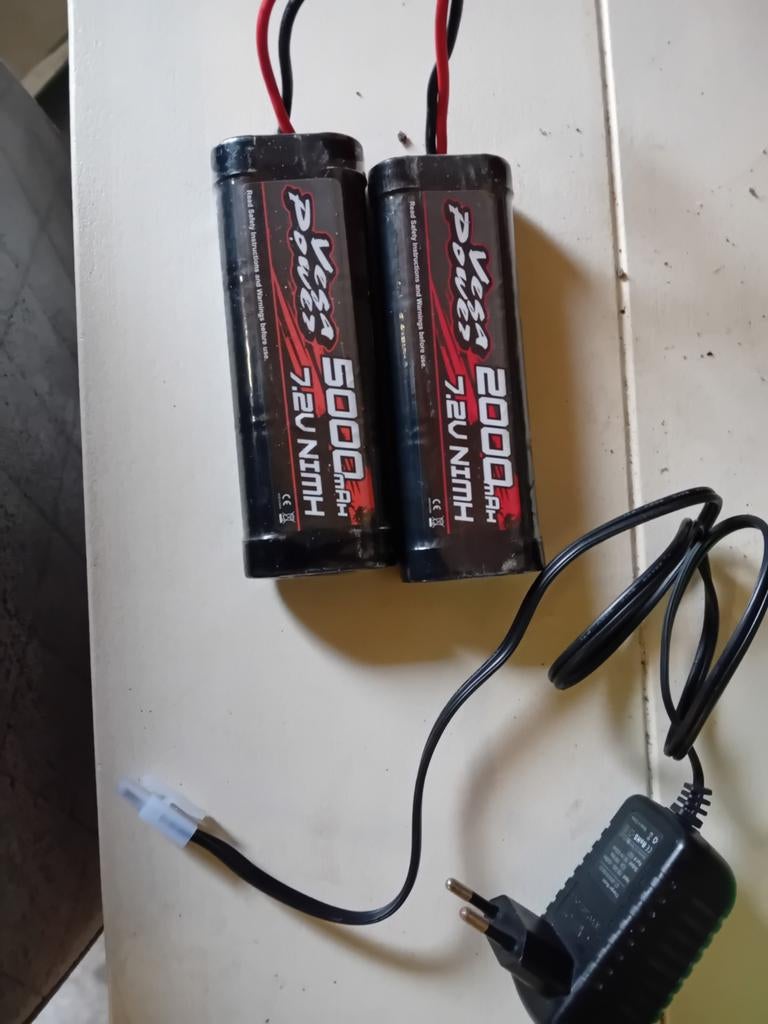 Accu's + oplader himoto rally auto, Ophalen, Zo goed als nieuw