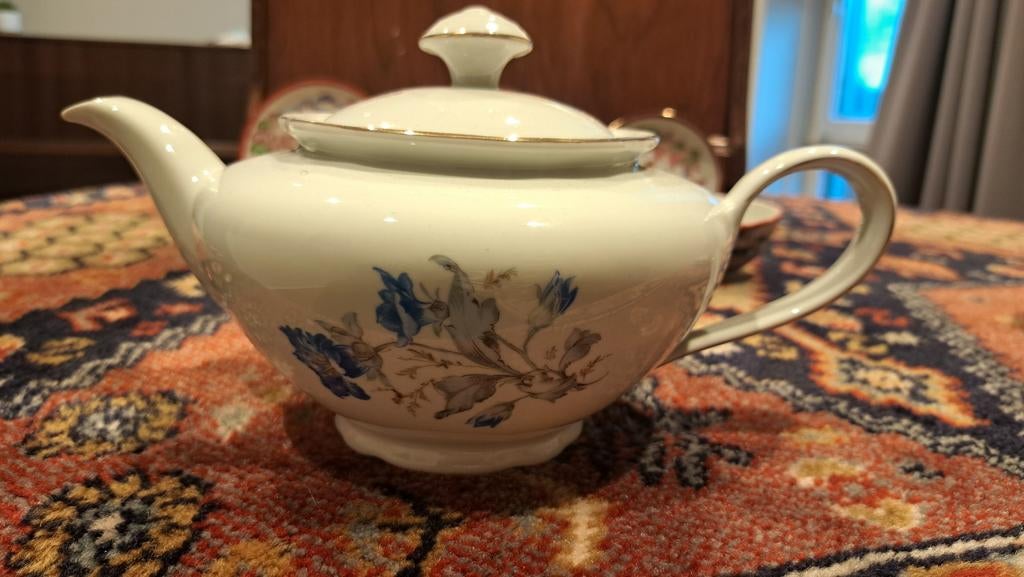 Vintage Kahla theepot met bloemmotief, Antiek en Kunst, Antiek | Servies los, Ophalen of Verzenden