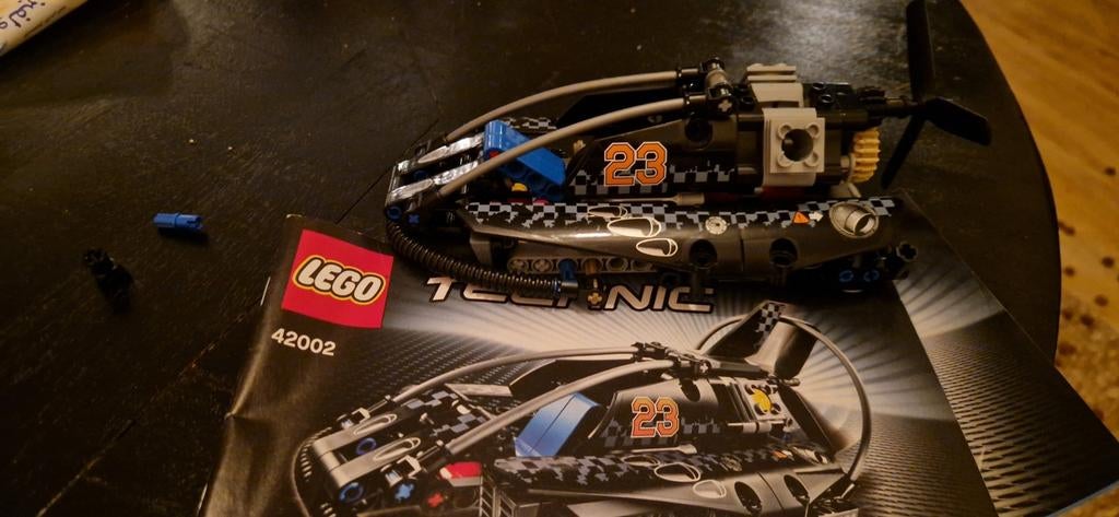 Lego Technic 42002 Hovercraft - Complete Set, Kinderen en Baby's, Speelgoed | Duplo en Lego, Ophalen of Verzenden, Zo goed als nieuw