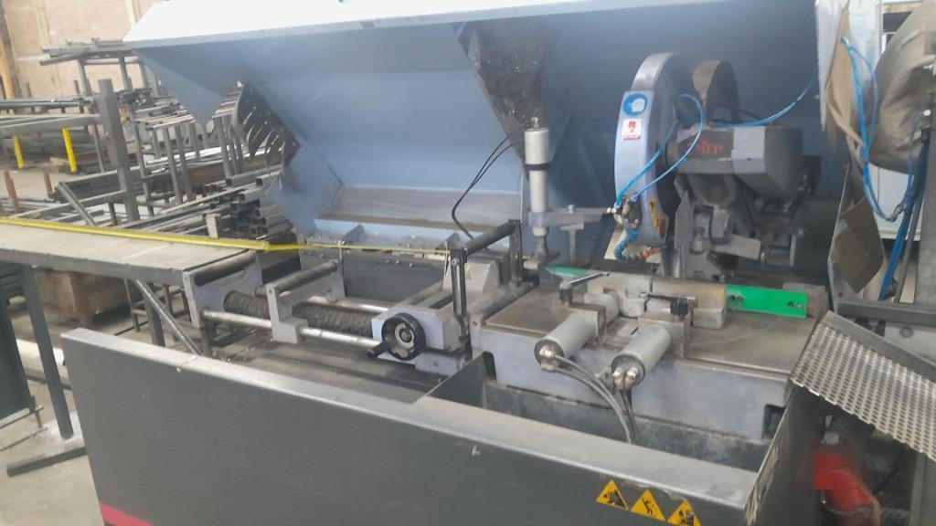 volautomatische  aluminium zaag machine, Ophalen