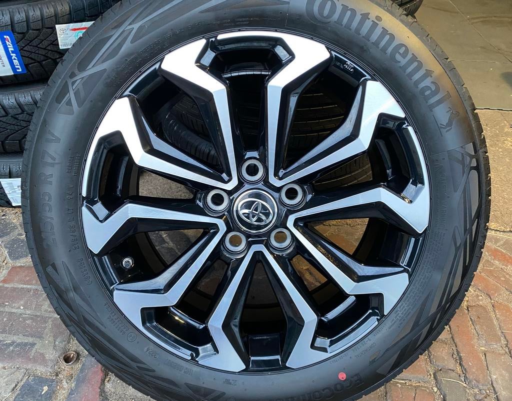 NIEUWE (demo) 17” Toyota Yaris Cross velgen + zomerbanden