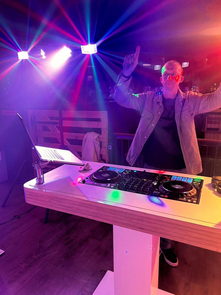 Allround Dj voor verjaardag bruiloft en feestjes, Dj