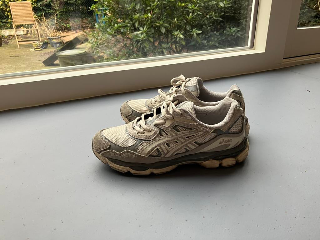Asics Gel NYC maat 44 (cream oyster grey), Sport en Fitness, Loopsport en Atletiek, Ophalen of Verzenden, Zo goed als nieuw, Hardloopschoenen