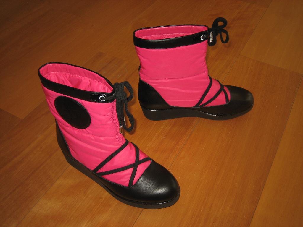 Nieuw en Wow! Fuchsia laarsjes/snowboots ARMANI 39 Snazzeys, Kleding | Dames, Schoenen, Armani Jeans, Verzenden, Snowboots, Nieuw