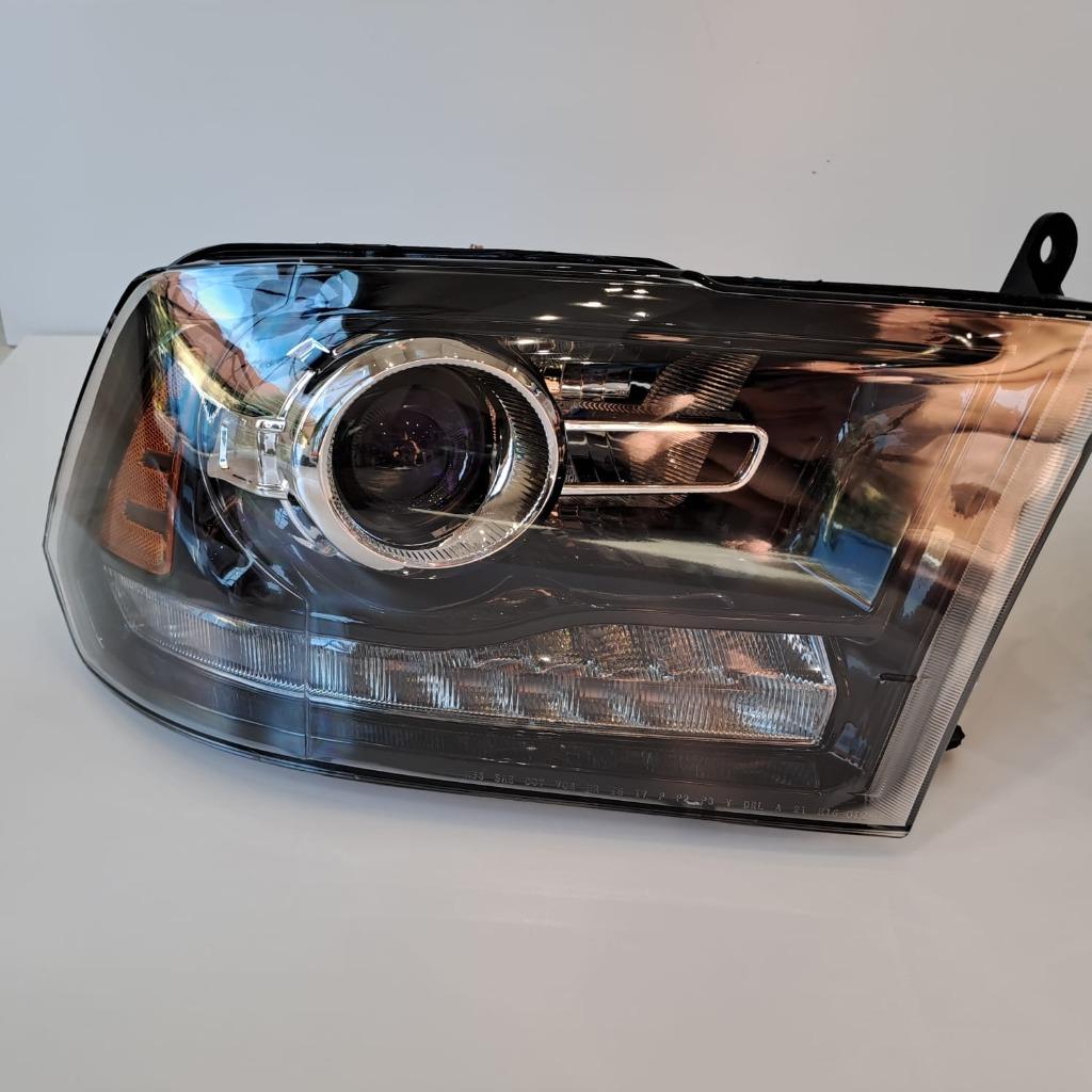 Dodge RAM 1500 Koplamp Links en Rechts 2009-2022, R'marnico, Ophalen of Verzenden, Dodge, Van der Waalsstraat 44B, Zoetermeer