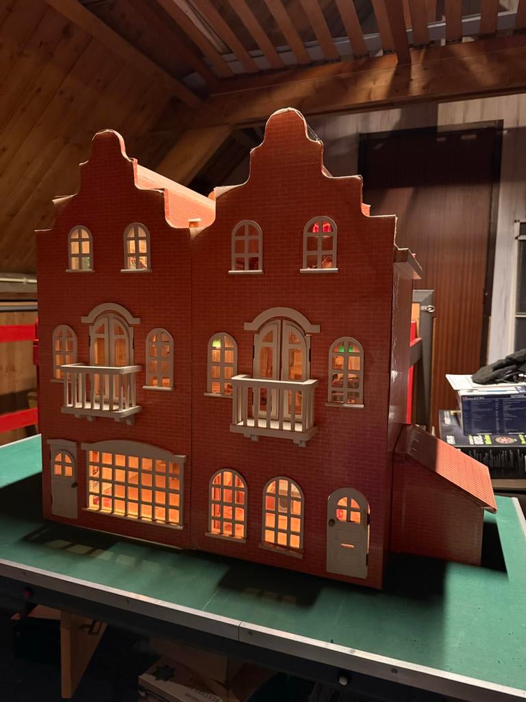 Handgemaakt poppenhuis grachtenpand met verlichting, Ophalen, Gebruikt, Poppenhuis