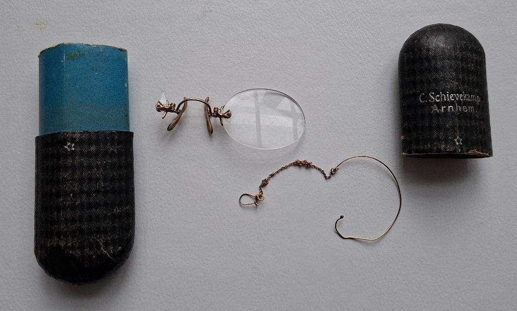 Antieke pince-nez met kokertje, Ophalen of Verzenden