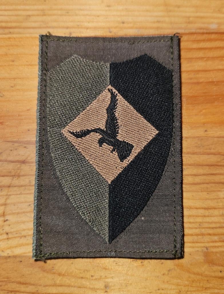 Mouwembleem Luchtmobiele Brigade, Ophalen of Verzenden, Landmacht, Nederland, Embleem of Badge