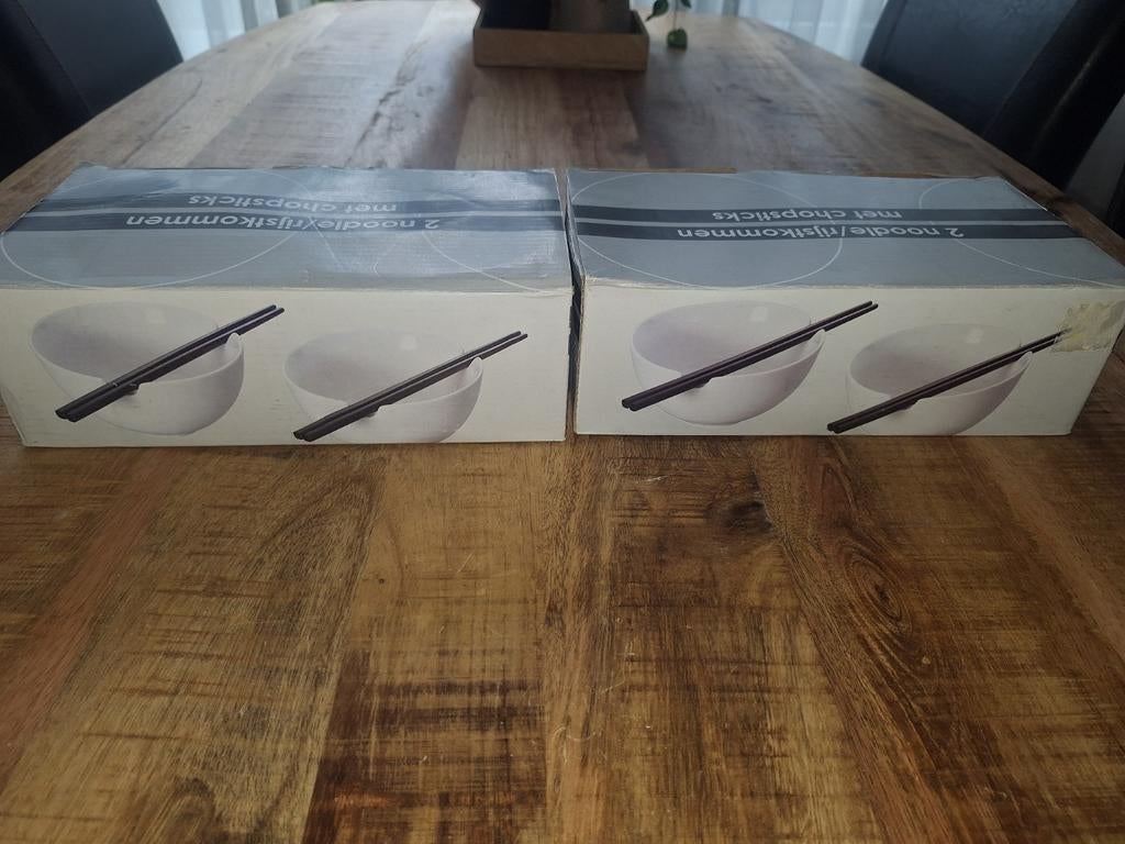 4 Noodle/Rijstkommen met Stokjes, Ophalen of Verzenden, Zo goed als nieuw, Overige materialen, Los bestek