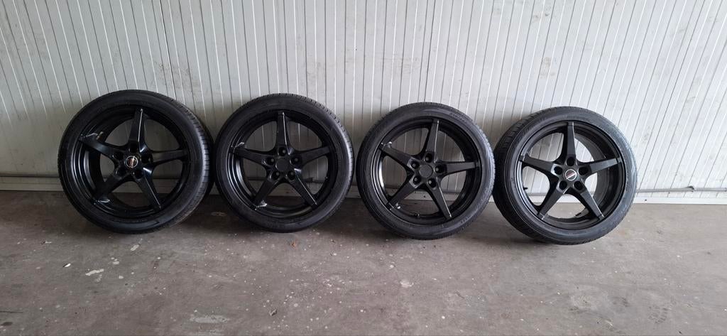 Fiat punto velgen wielen borbet 215/45r17, Ophalen, 215 mm, 17 inch, Band(en)