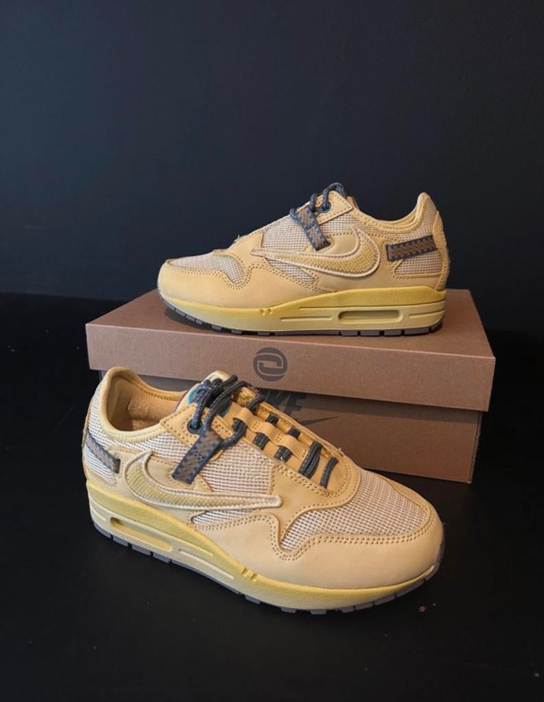 Nike Air Max 1/CJ Saturn Gold - Maat 37.5 - Nieuw, Kleding | Dames, Schoenen, Ophalen of Verzenden, Nieuw, Geel, Sneakers of Gympen