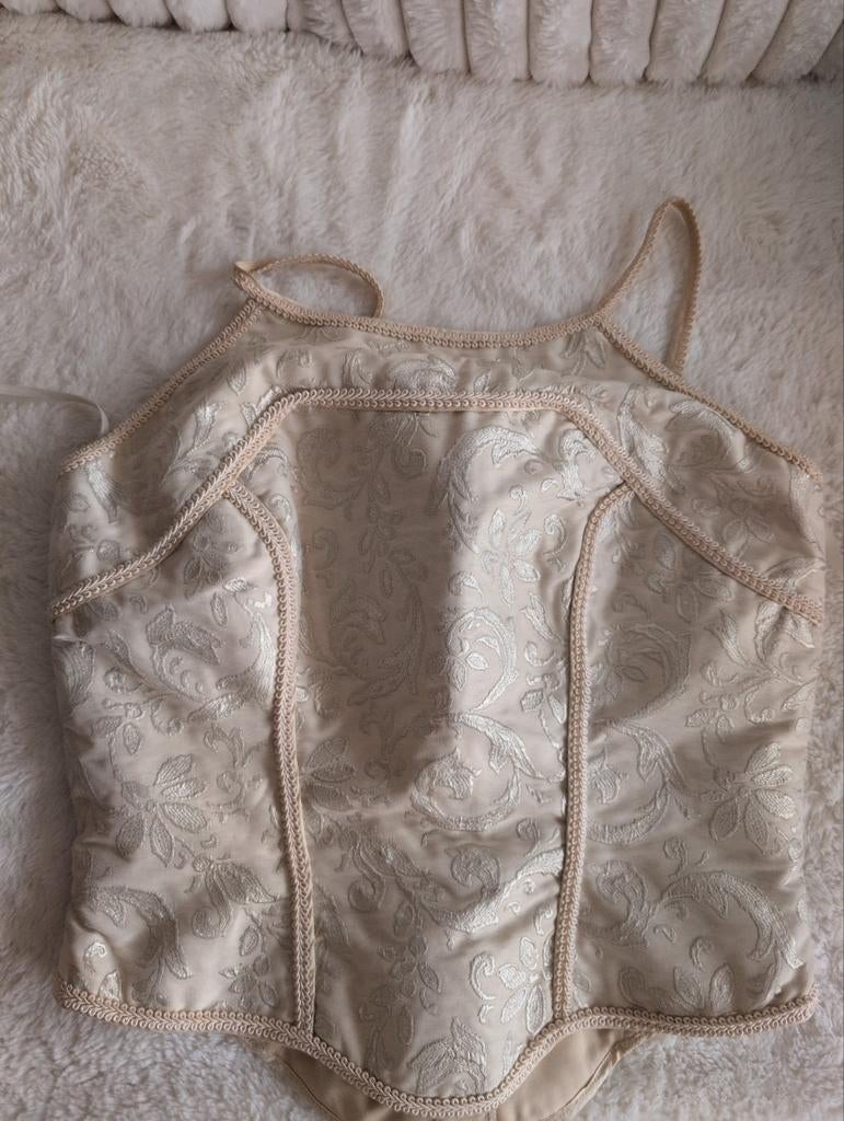 Elegante beige top, Maat 38/40 (M), Beige, Ophalen of Verzenden, Zonder mouw