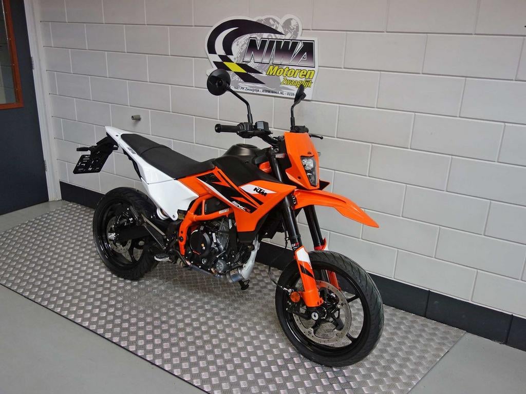 KTM 125 SMC R (bj 2025) - foto 2