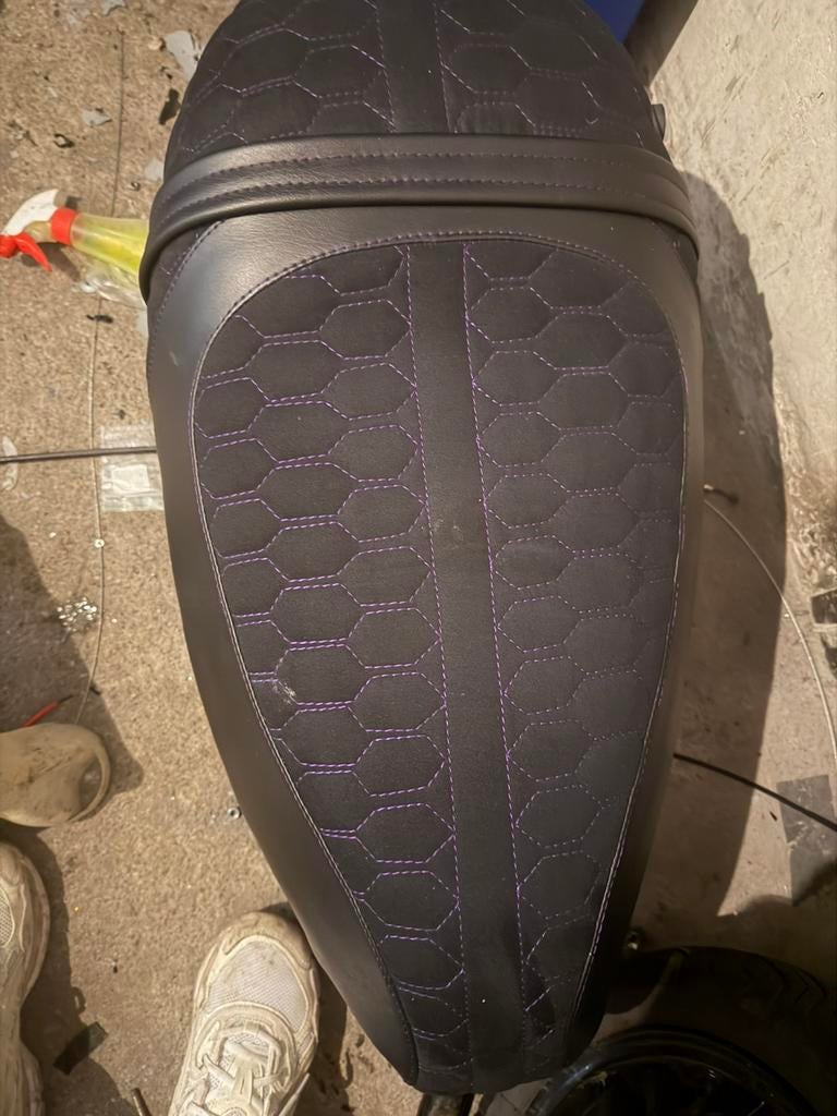 Piaggio zip zadel custom met buddybak, Fietsen en Brommers, Brommeronderdelen | Scooters, Ophalen of Verzenden, Zo goed als nieuw