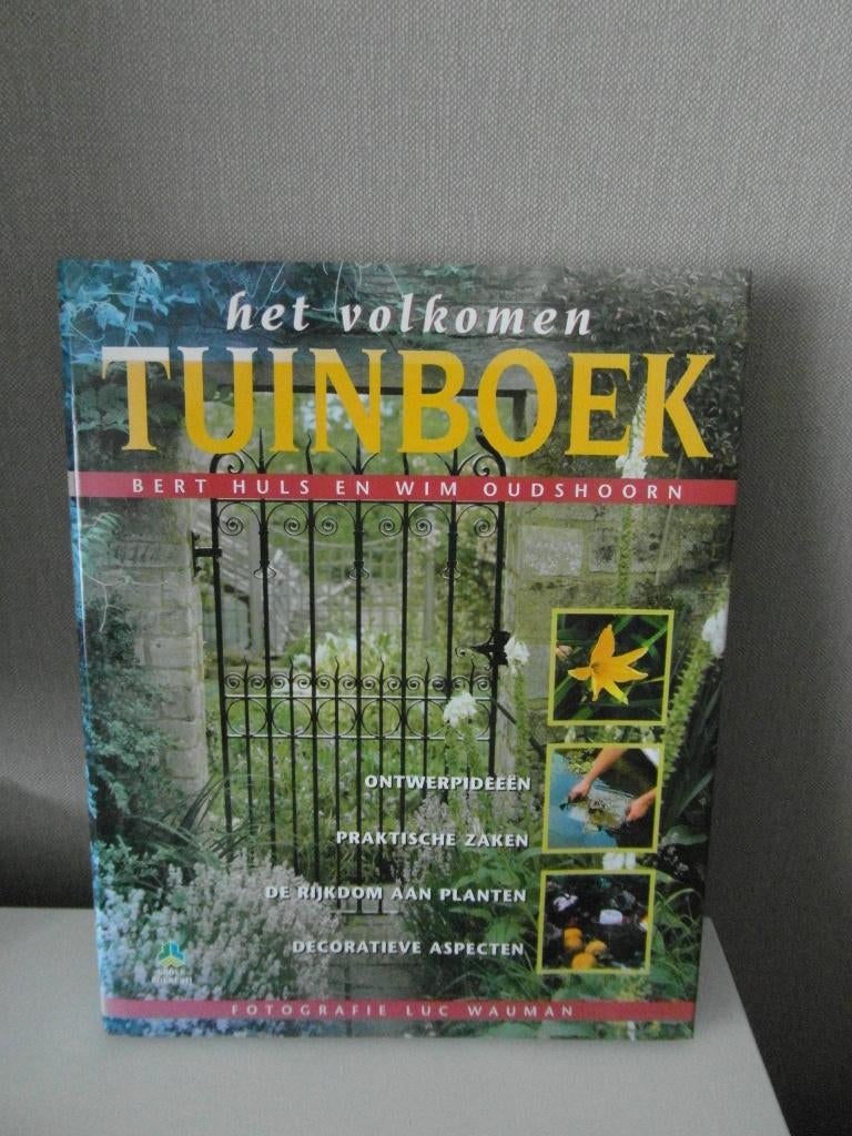 Het Volkomen Tuinboek - Bert Huls en Wim Oudshoorn, Ophalen of Verzenden, Gelezen, Bert Huls, Tuinieren en Tuinplanten