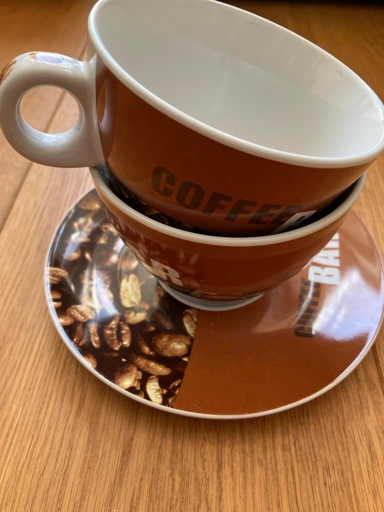 Gratis 2x Koffiekop en een schotel "Coffee Bar" - Bruin/Wit, Ophalen, Keramiek, Zo goed als nieuw, Overige stijlen