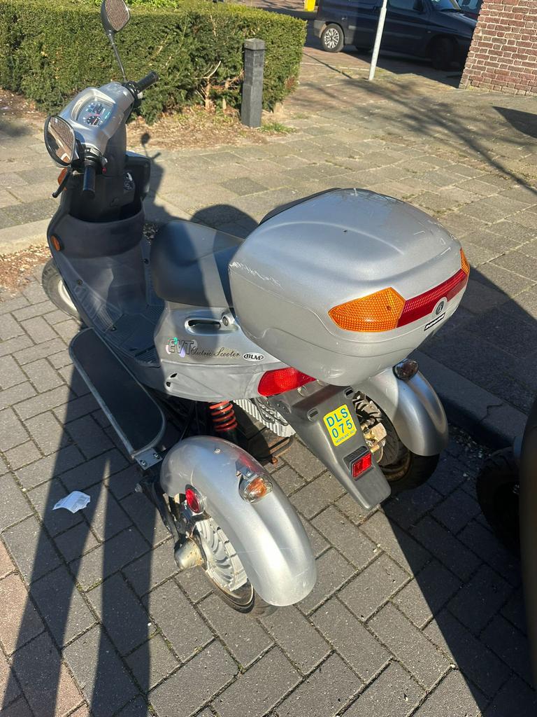 Elektrische scootmobiel scooter rijbewijs vrij zonder helm, Ophalen of Verzenden, 46 km of meer, Overige merken, 16 km/u of meer