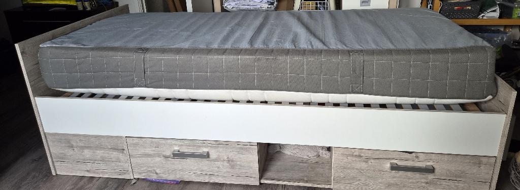 Kajuitbed Nona 200x90cm + lattenbodem en pocketveringsmatras, Ophalen, Gebruikt, 90 cm, Eenpersoons