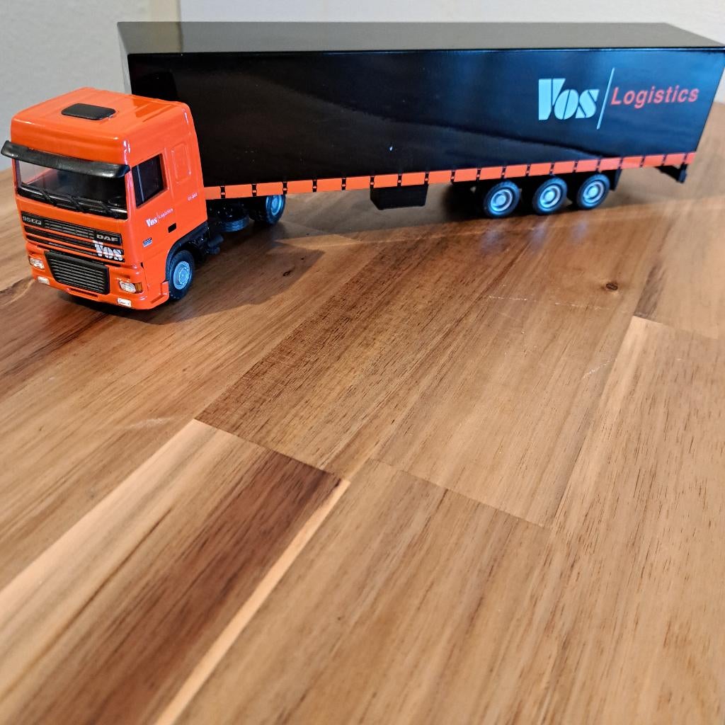 VOS LOGITICS OSS 95XF DAF SP,CAB & VOLUME TRAILER NETJES., Verzenden, Zo goed als nieuw, Bus of Vrachtwagen, Lion Toys