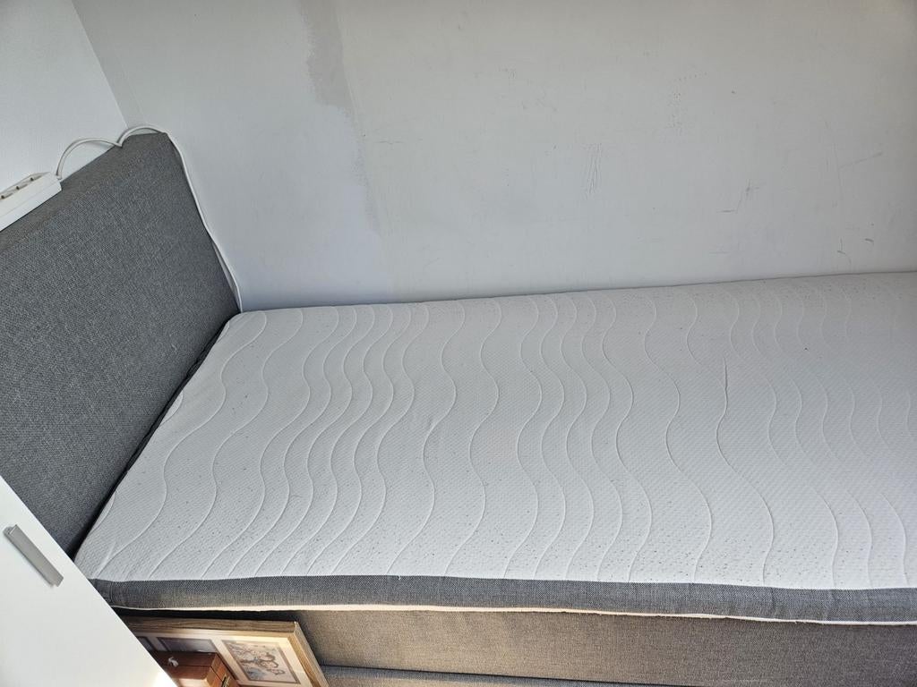 Grijze boxspring éénpersoons., Ophalen, Gebruikt, 90 cm, Eenpersoons