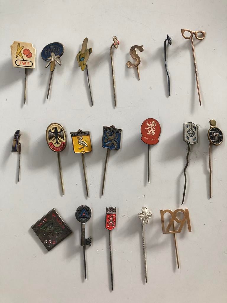 Serie 9: 19 oude speldjes met allerlei overige onderwerpen, Verzamelen, Speldjes, Pins en Buttons, Ophalen of Verzenden, Gebruikt