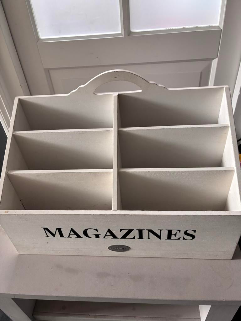 Grote tijdschriften of krantenbak van Riverdale, Ophalen, Gebruikt