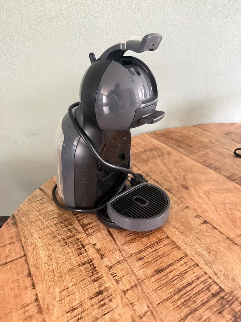 Dolce gusto, Witgoed en Apparatuur, Koffiezetapparaten, Ophalen, Zo goed als nieuw, Koffiemachine