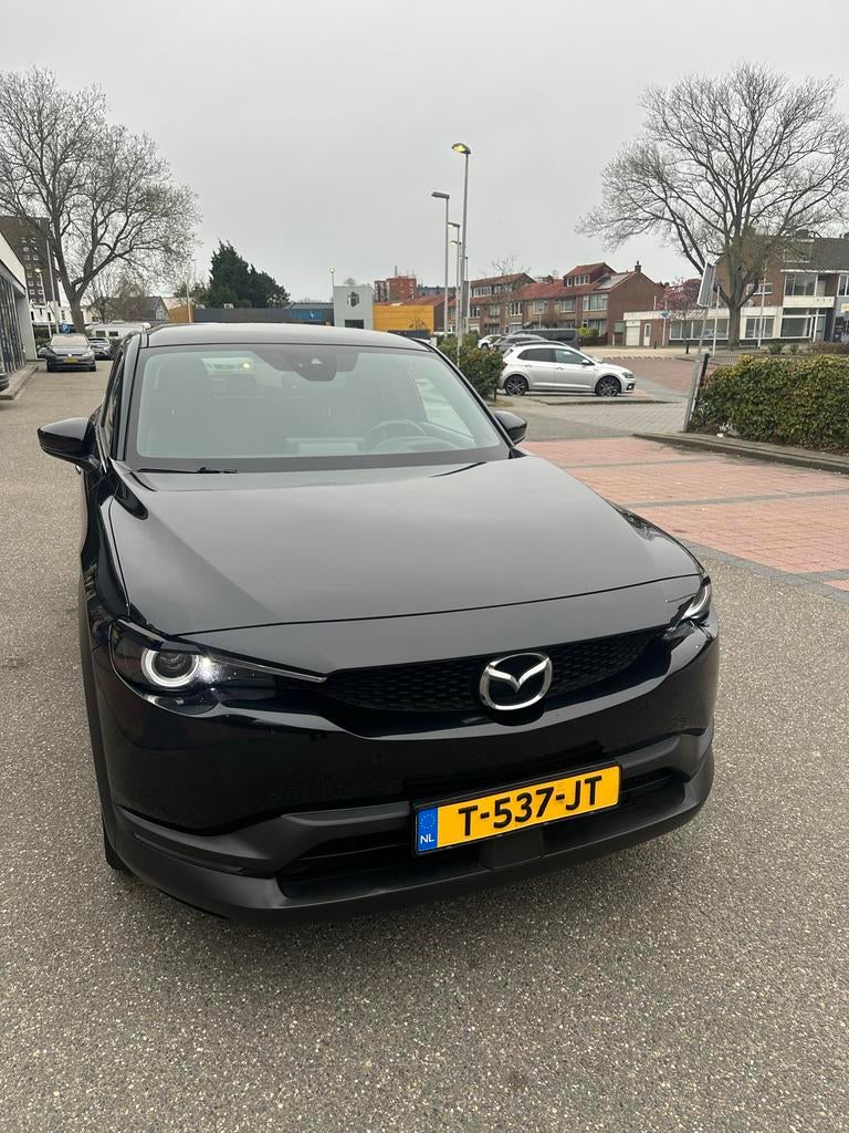 Mazda MX-30 E-skyactiv 145pk Aut 2021 Zwart, Auto's, Mazda, Stoelverwarming, 35 kWh, Leder en Stof, Zwart