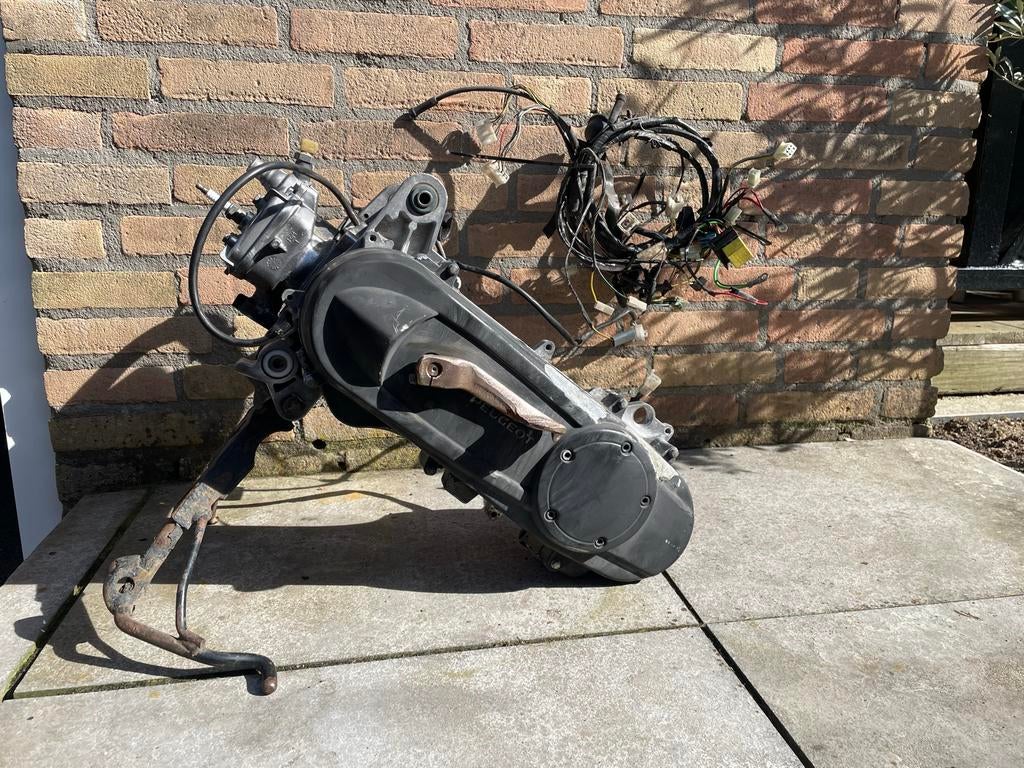 Motorblok Peugeot Jetforce met compressie en kabelboom, Ophalen of Verzenden, Gebruikt, Blok, Peugeot