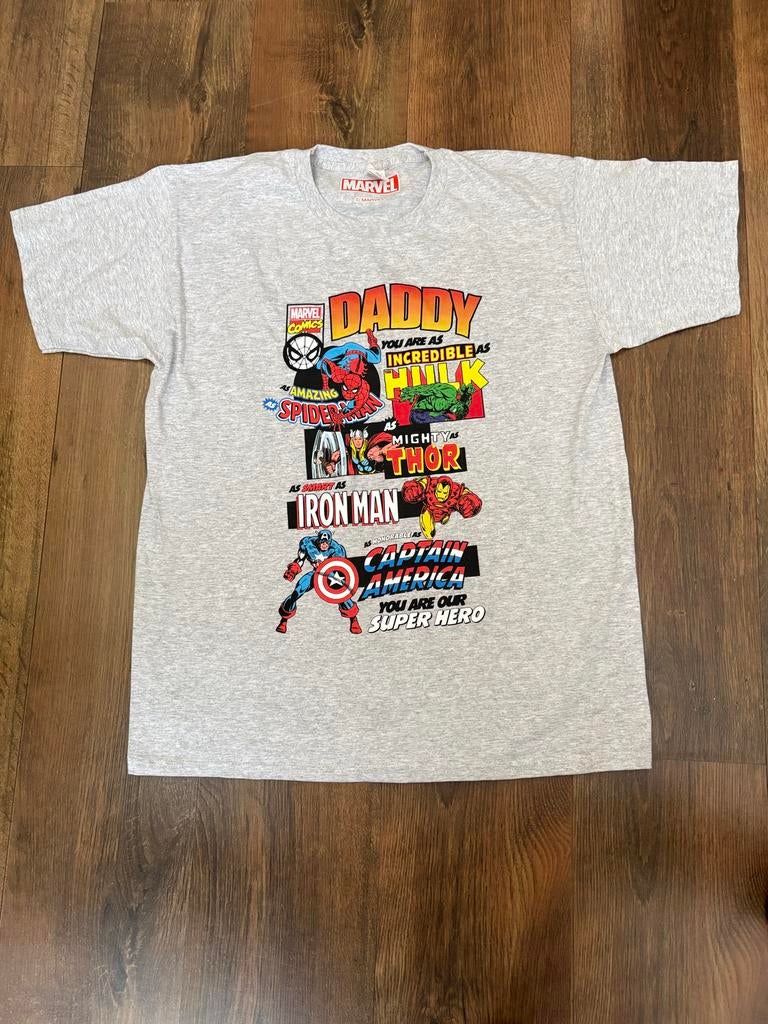 Marvel 'Daddy Super Hero' T-shirt Maat L, Kleding | Heren, T-shirts, Nieuw, Maat 52/54 (L), Grijs, Ophalen of Verzenden