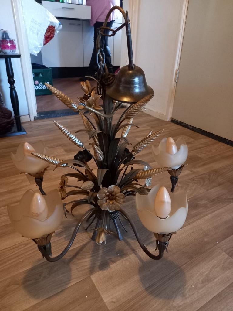 Hans Kögl kroonluchter, Ophalen, Zo goed als nieuw