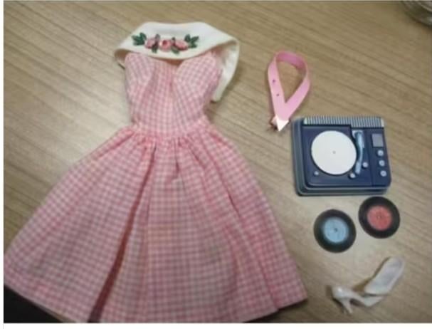 1965 BARBIE DANCING DOLL OUTFIT NM staat, Verzenden, Zo goed als nieuw, Kleertjes