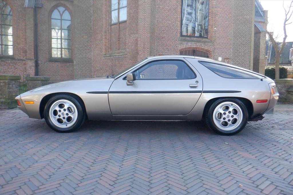 Porsche 928 4.5 handgeschakeld - schuifdak, 4 stoelen, 4474 cc, Open dak, Coupé