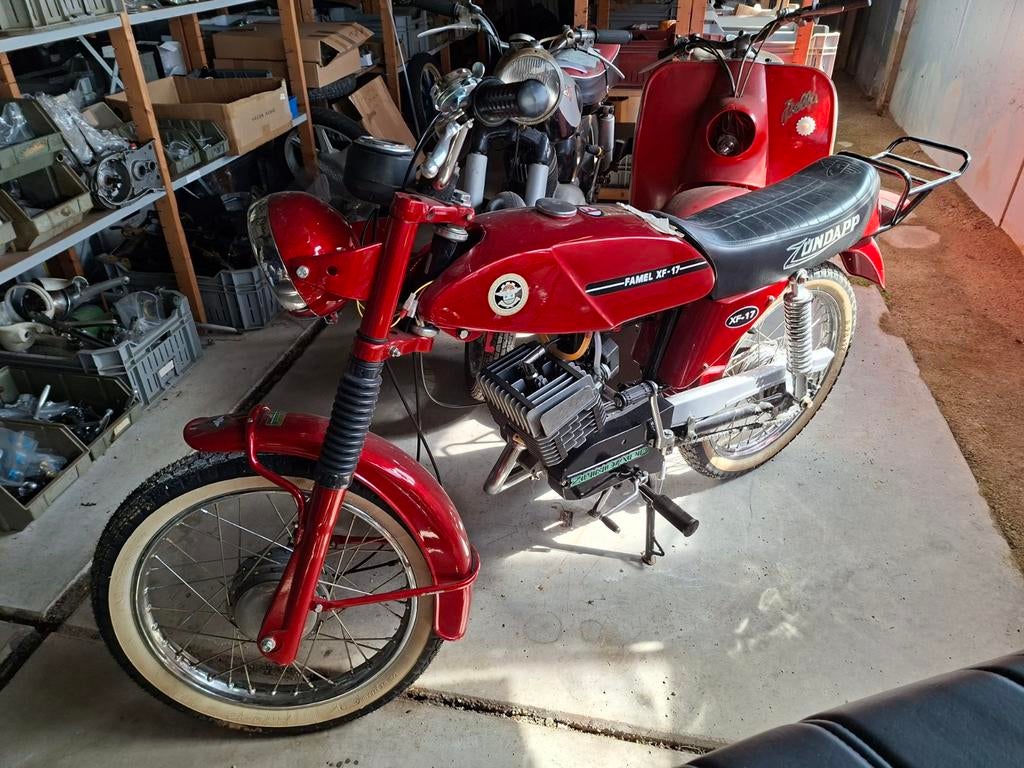 Zundapp Famell XF 5-bak 60km en Zundapp 441 Blauw 4-bak, Fietsen en Brommers, Brommers | Zundapp, Ophalen, Zo goed als nieuw, Maximaal 45 km/u