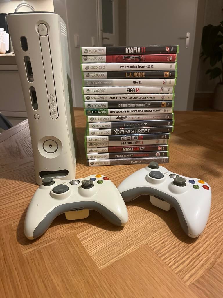 Xbox 360 met veel spellen en 2 controllers, Spelcomputers en Games, Spelcomputers | Xbox 360, Ophalen, Met 2 controllers, Gebruikt