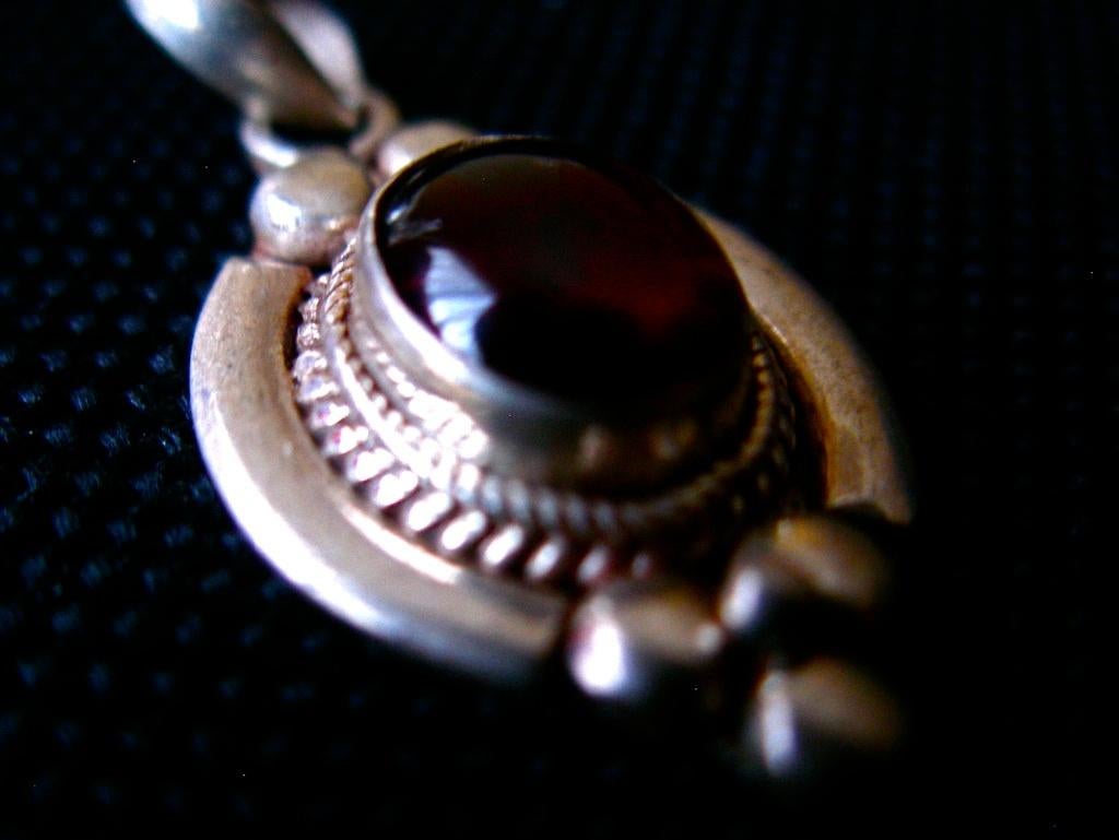 Zilveren 925 zilver kettinghanger mooi bewerkt met granaat, Verzenden, Nieuw, Met edelsteen, Rood