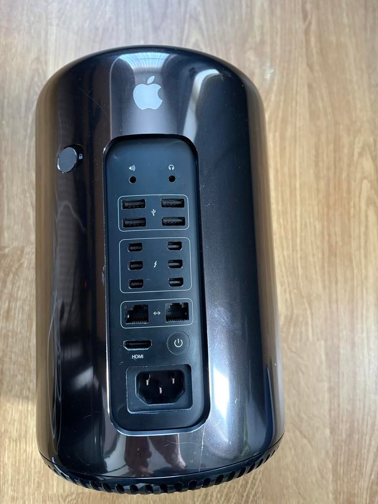 Mac Pro 8-Core Intel Xeon E5 D500, Ophalen, 64 GB of meer, Gebruikt, SSD