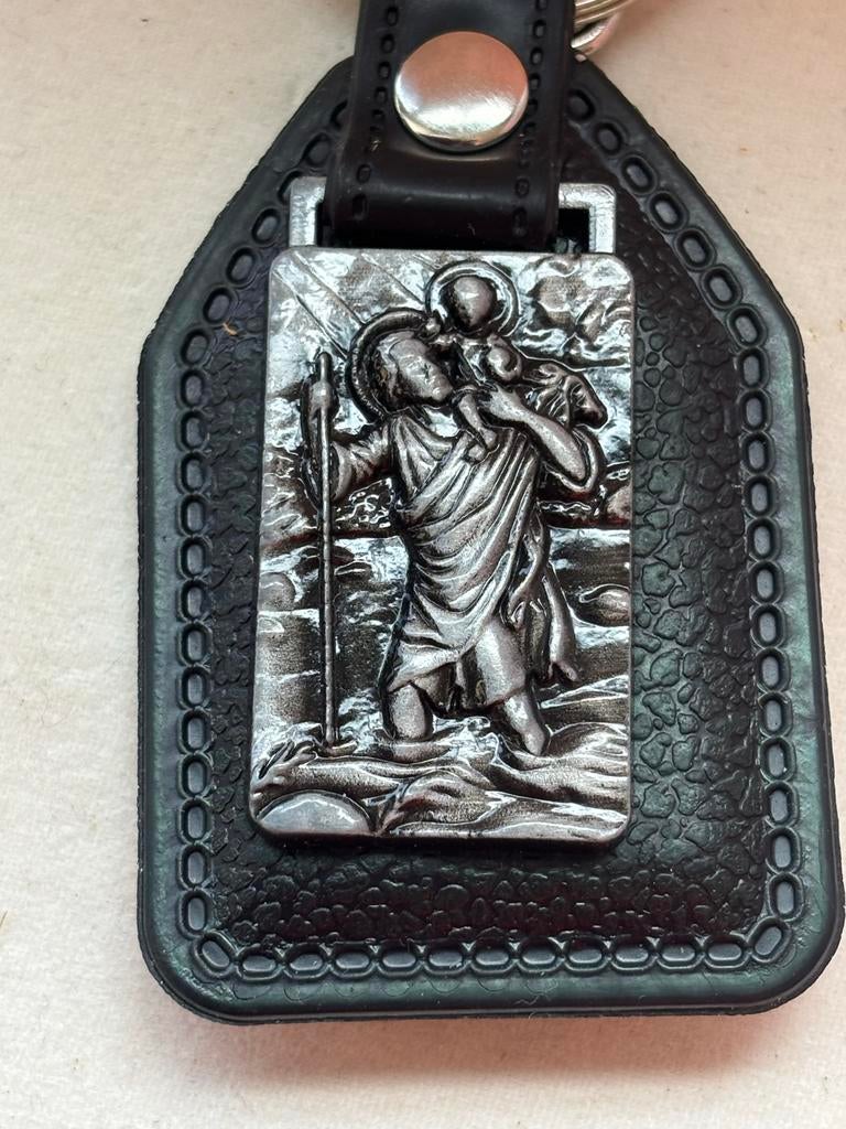 Anwlki Heilige Christoffel Auto Plaques 3,4 cm Heilige Christoffel Medaille Bescherm Ons Kom Goed Thuis Geschenk met magneet en 3 dubbelzijdige zelfklevende stickers, 1 stuk ijzer (oud zilver