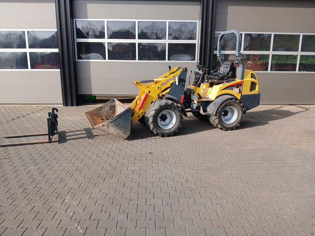 Mooie Mustang 506 Kniklader  super sterk, Zakelijke goederen, Machines en Bouw | Kranen en Graafmachines, Ophalen of Verzenden