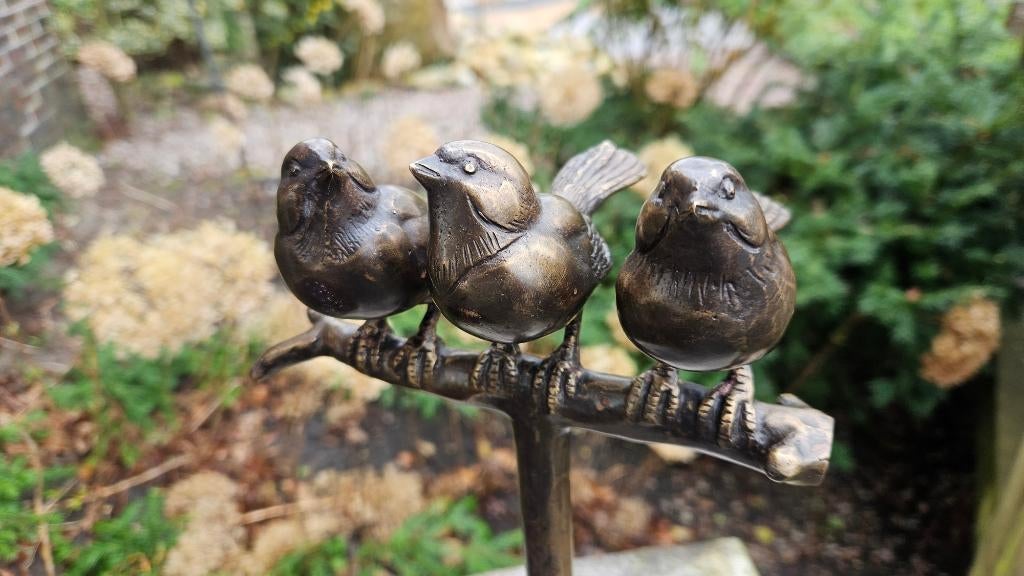 3 VOGELS OP TAK / mussen/ TUINSTEKER / BRONS, Nieuw, Info@huisentuindecoratiemarie.nl, Huis en tuin decoratie marie, Peize
