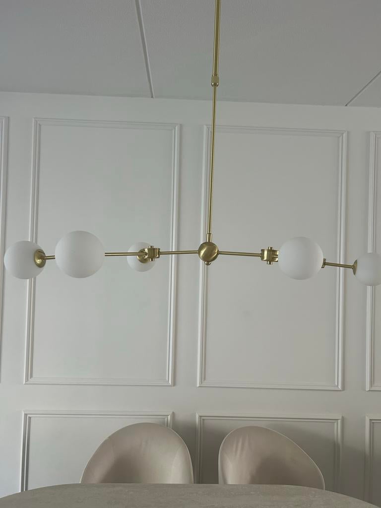 West Wing Eettafel Lamp - Gouden Design met Melkglas Bollen, Ophalen of Verzenden, Zo goed als nieuw, Metaal, 75 cm of meer